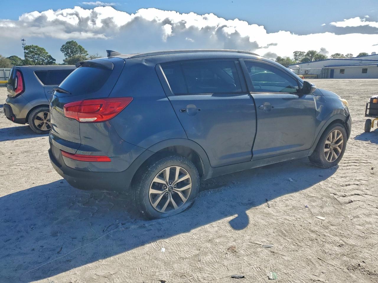 Kia Sportage Base Image 2