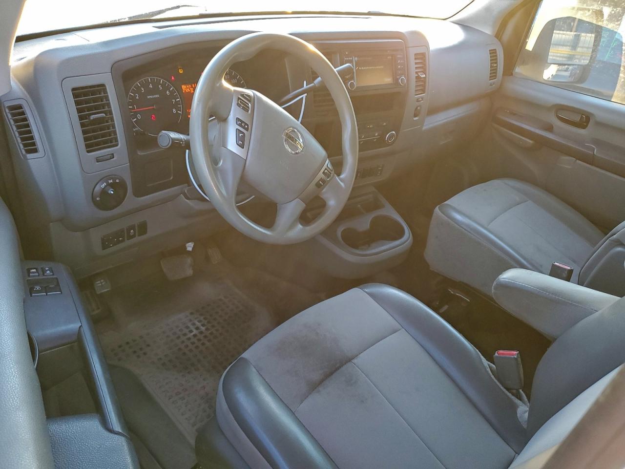 Nissan Nv 1500 S Image 9