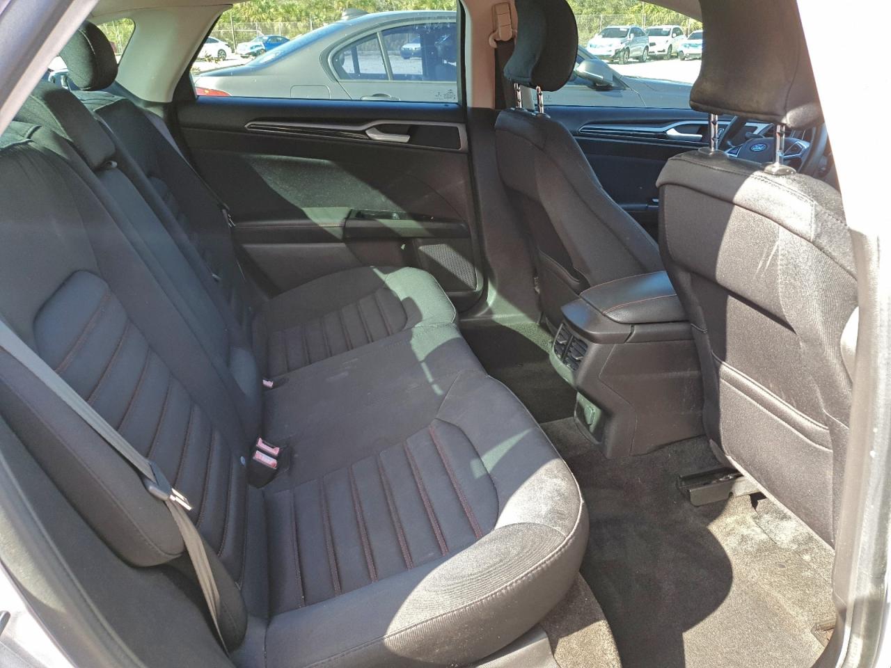 Ford Fusion Se Image 2