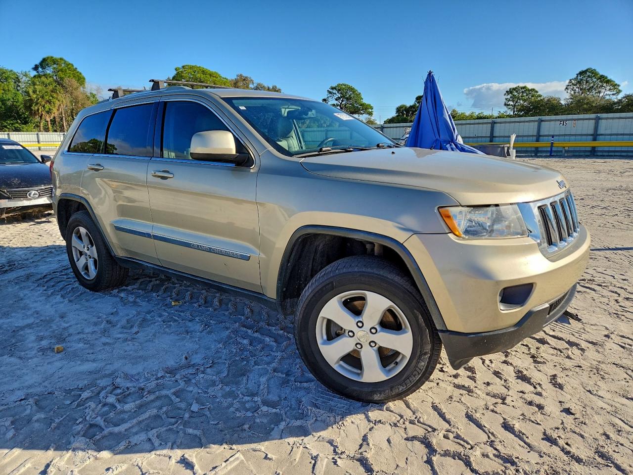 Jeep Grand Cherokee Laredo Image 4