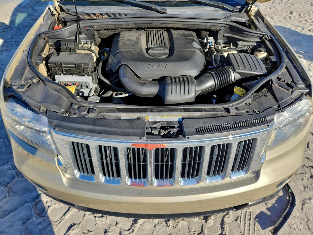 Jeep Grand Cherokee Laredo Image 9