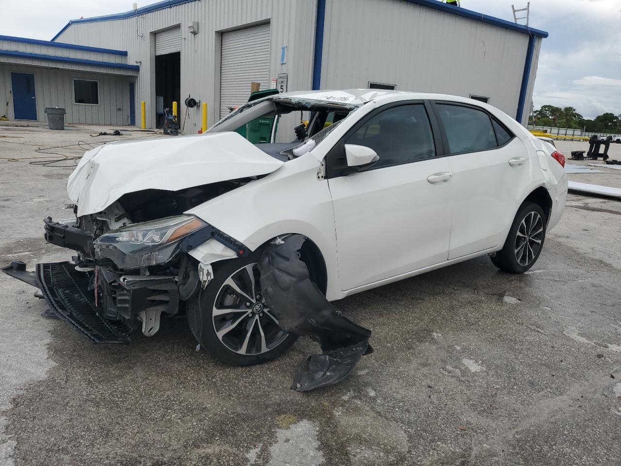 Toyota Corolla L Image 1