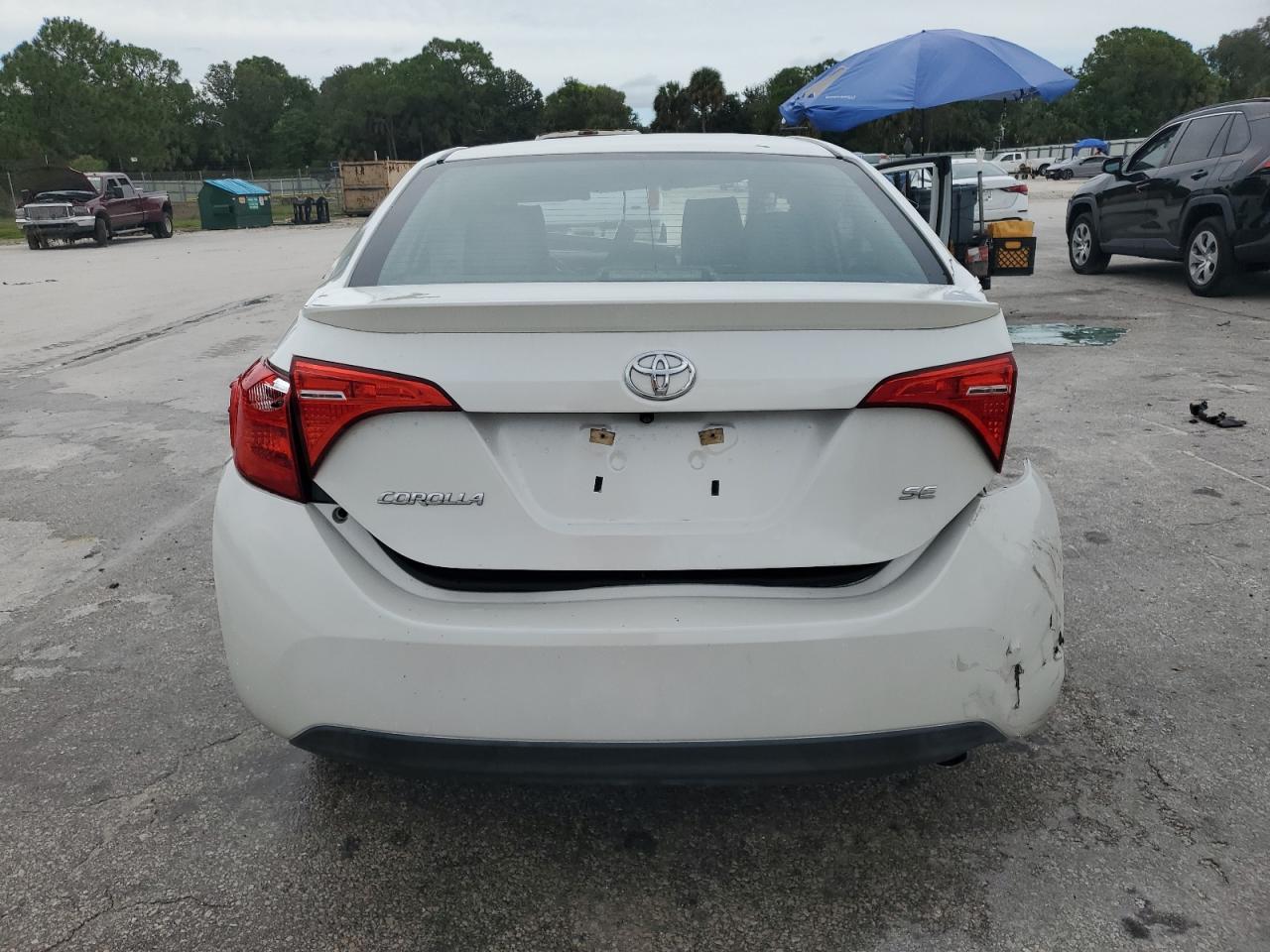 Toyota Corolla L Image 6