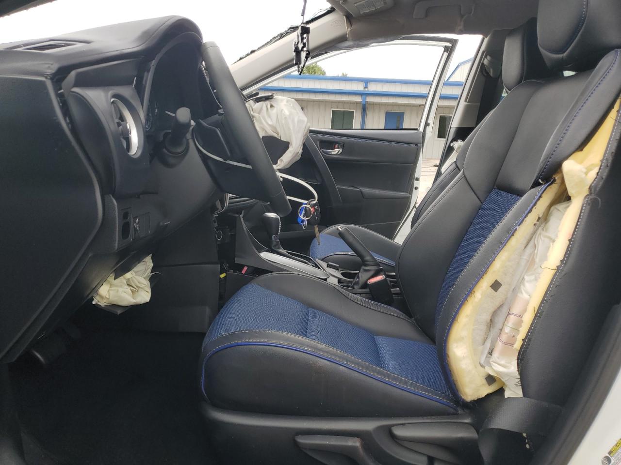 Toyota Corolla L Image 4