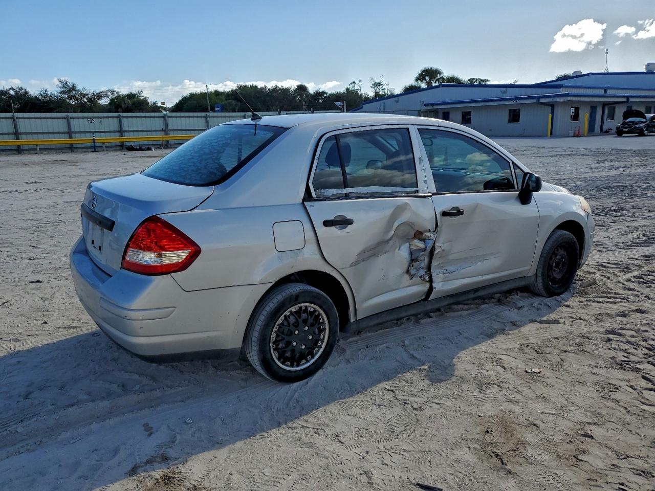 Nissan Versa S Image 12