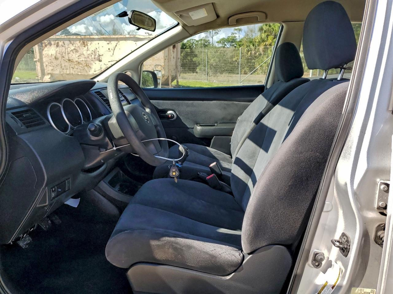 Nissan Versa S Image 4