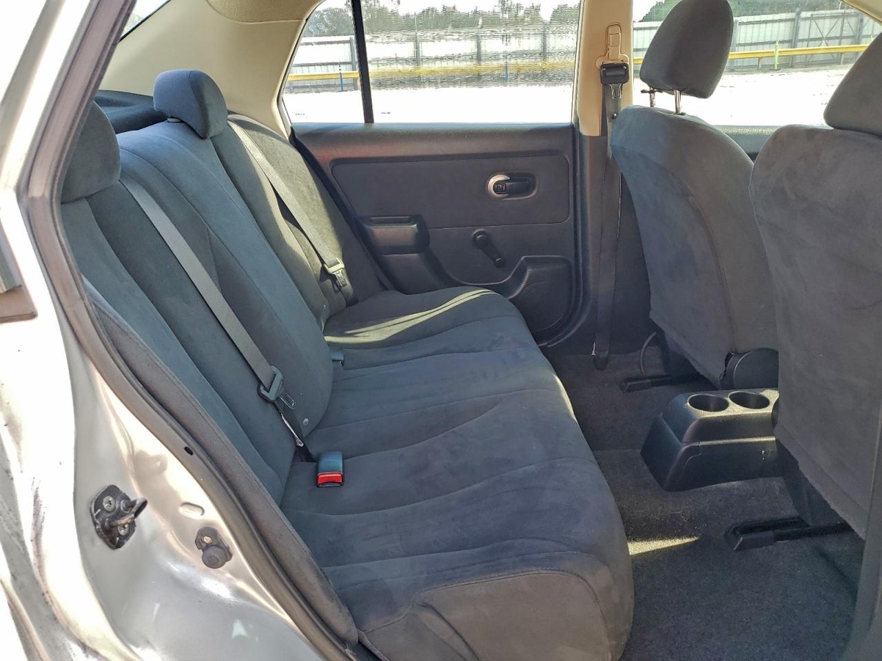 Nissan Versa S Image 5