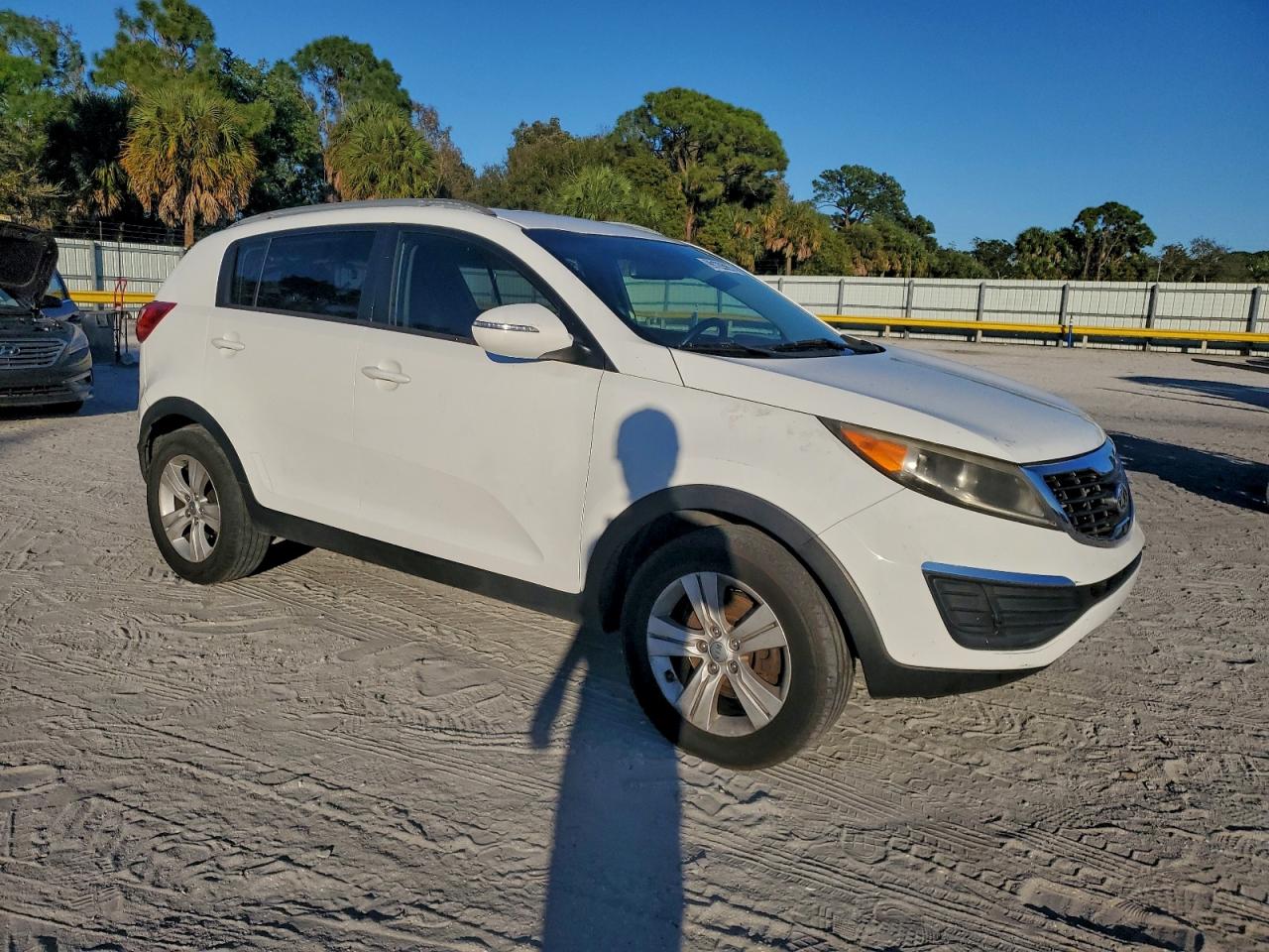 Kia Sportage Base Image 2