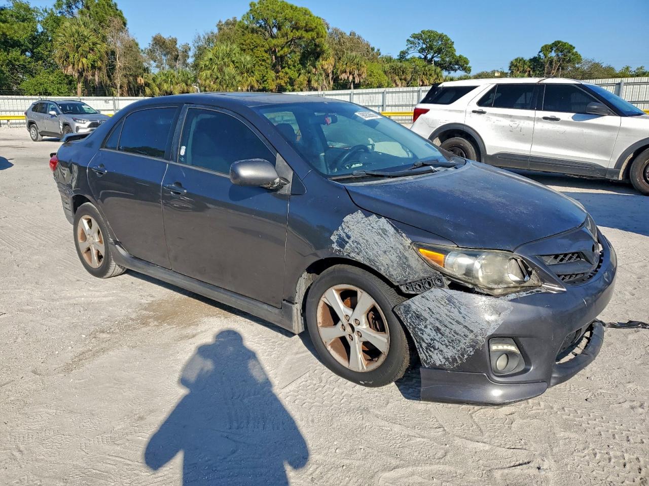 Toyota Corolla Base Image 12