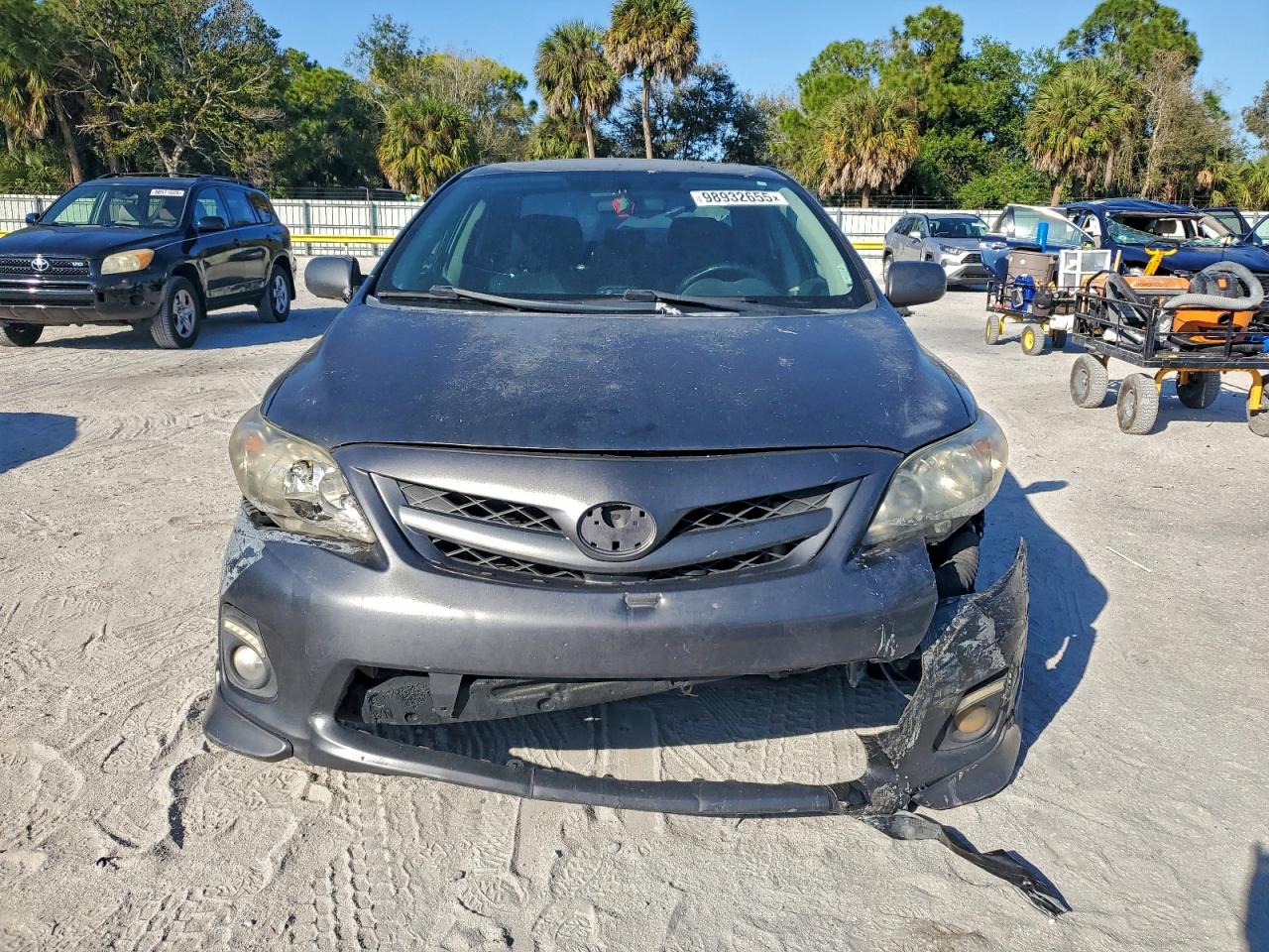 Toyota Corolla Base Image 2