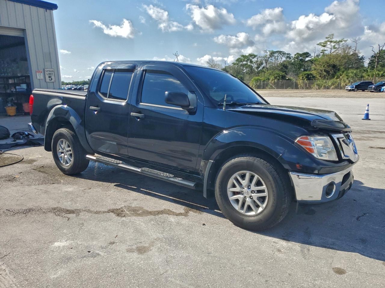 Nissan Frontier Crew Cab Se Image 4