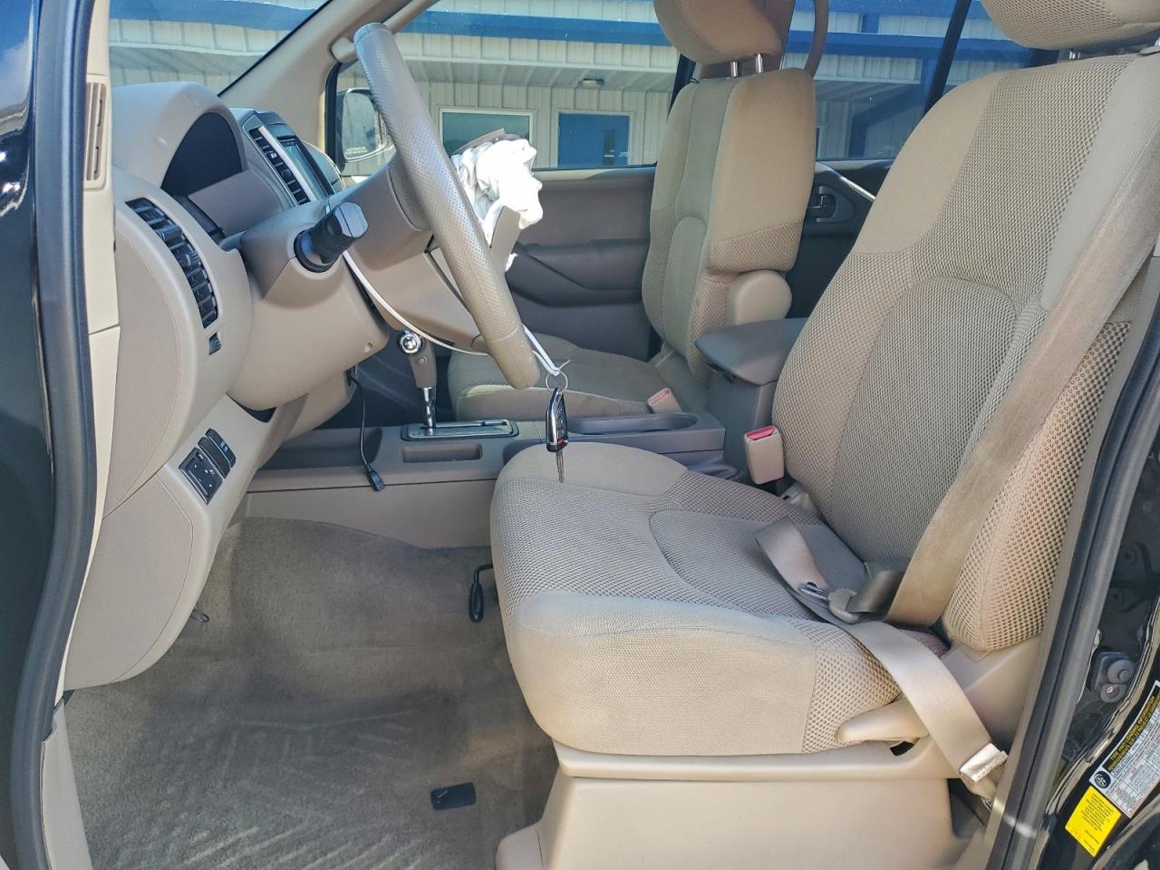 Nissan Frontier Crew Cab Se Image 6