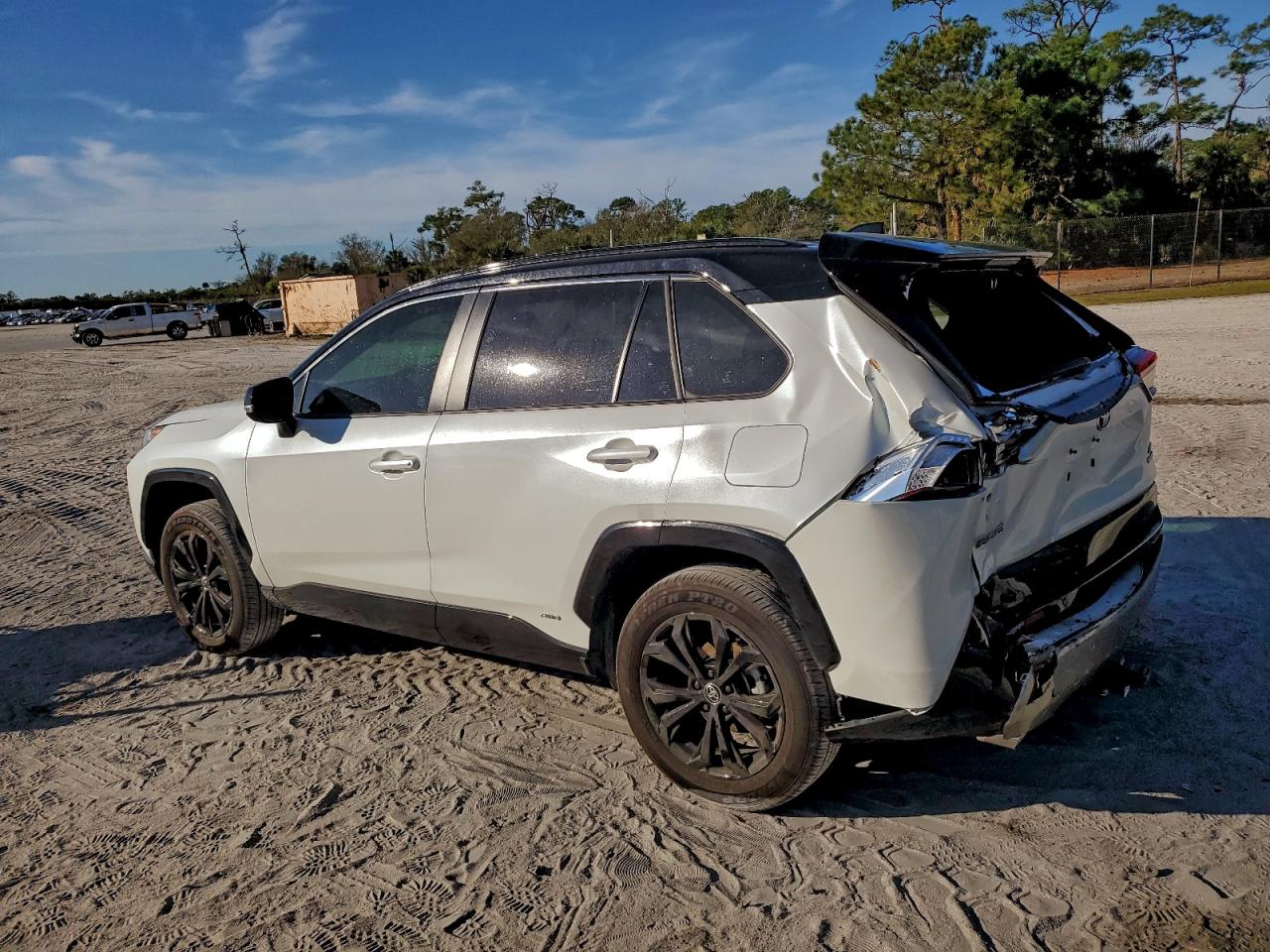 Toyota RAV4 Xse Image 4