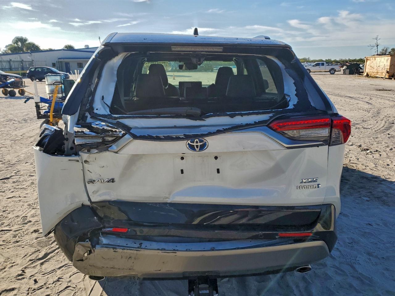 Toyota RAV4 Xse Image 11