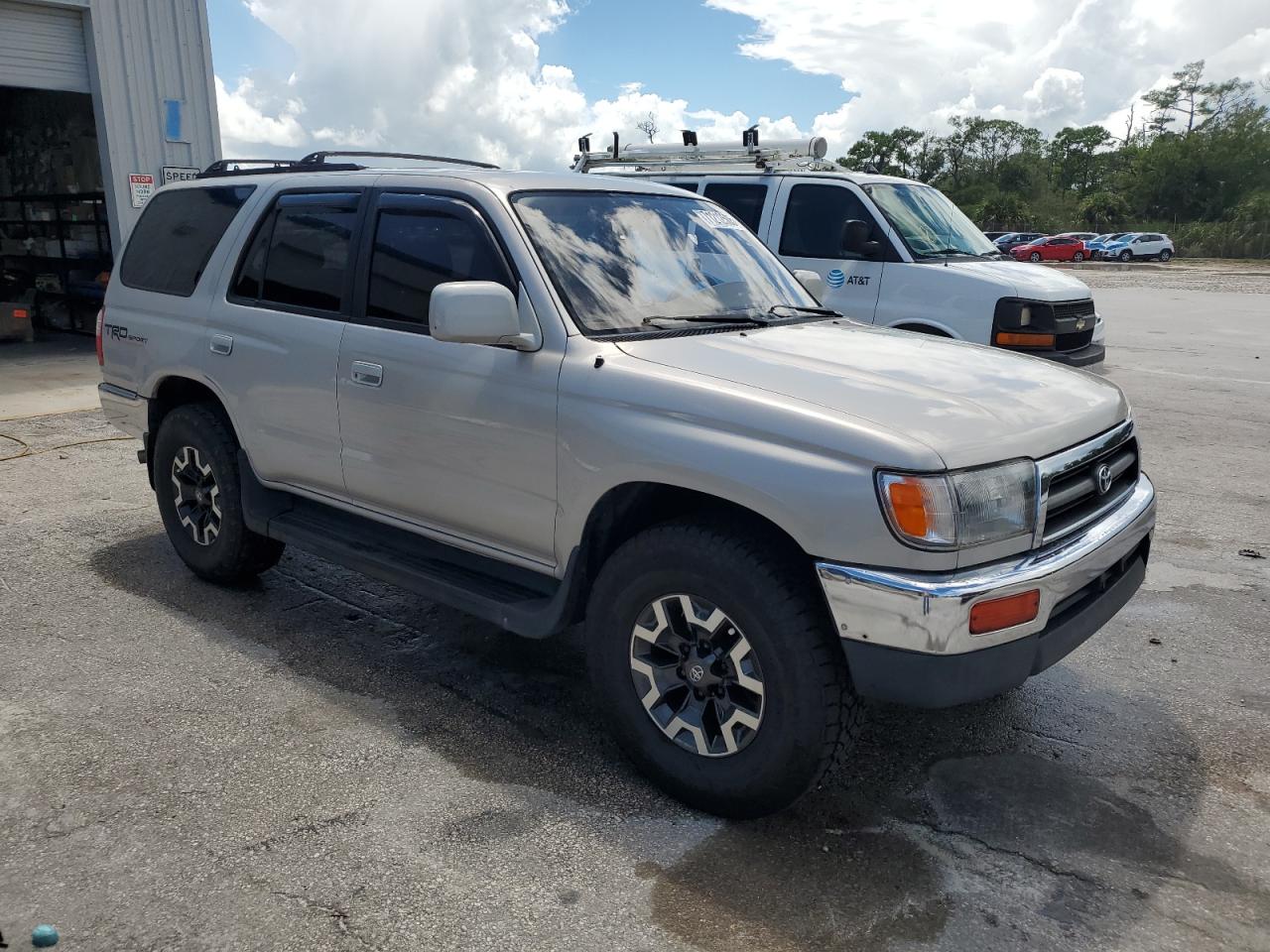 Toyota 4Runner Sr5 Image 11