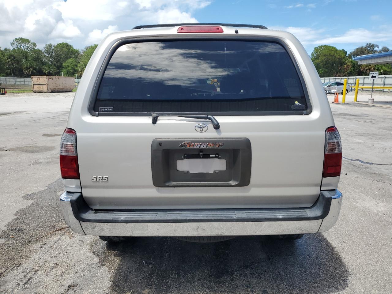 Toyota 4Runner Sr5 Image 6