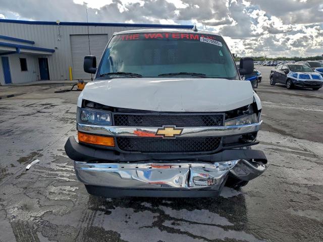 Chev Express Image 7