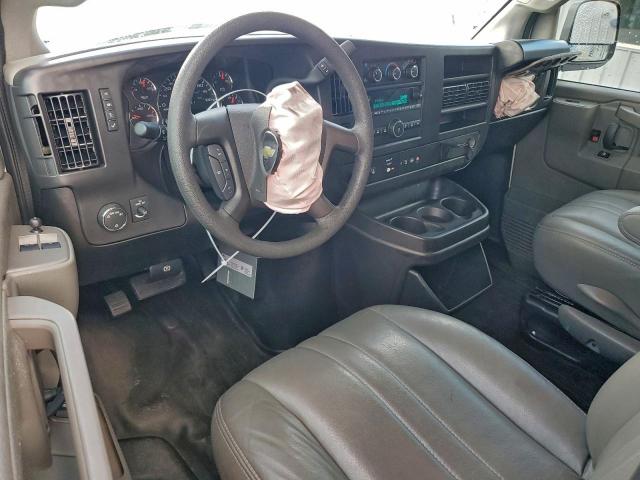 Chev Express Image 12