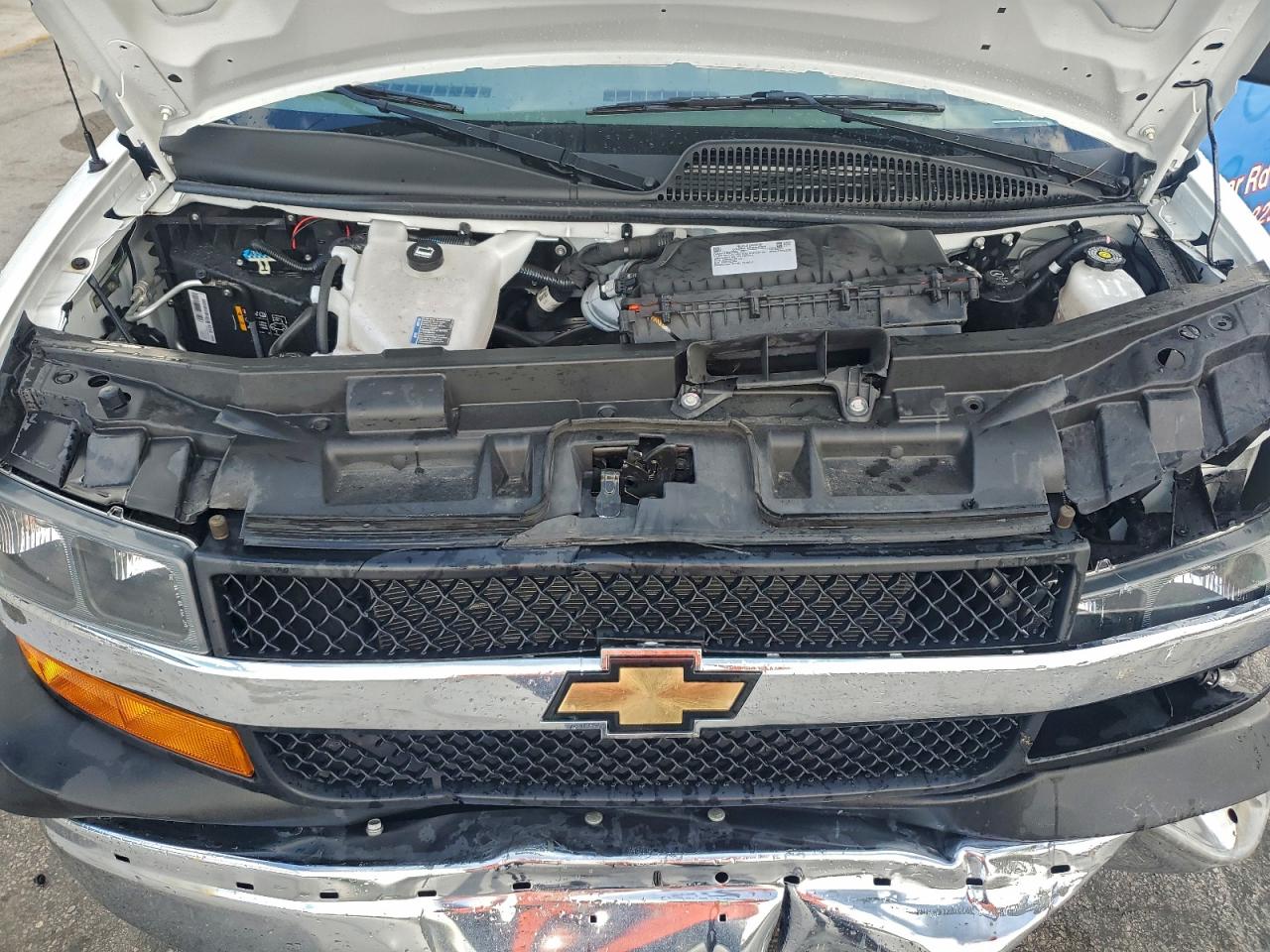 Chev Express Image 10