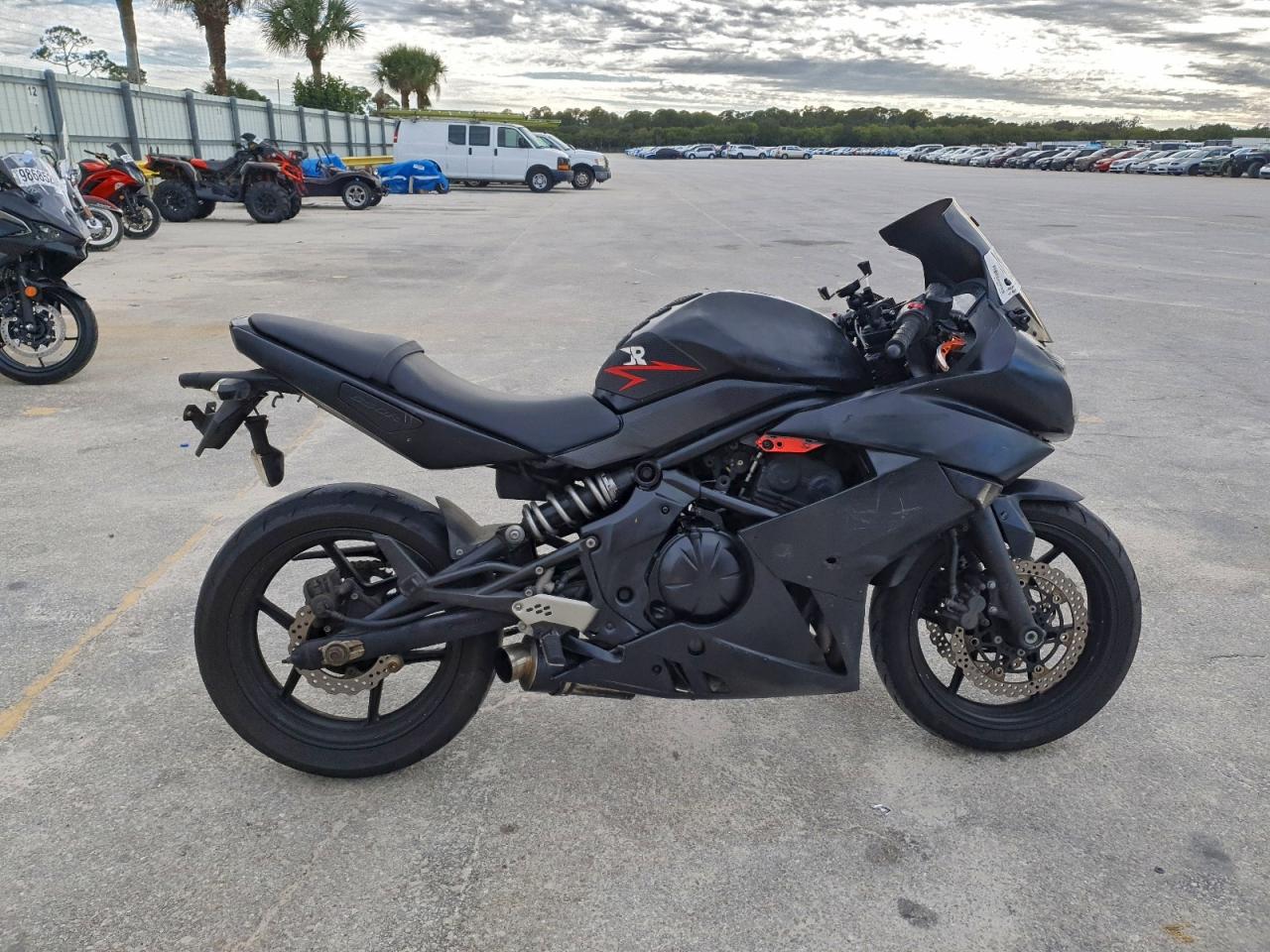 Kawasaki Ex C Image 1