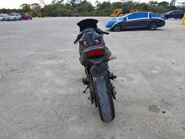 Kawasaki Ex C Image 3