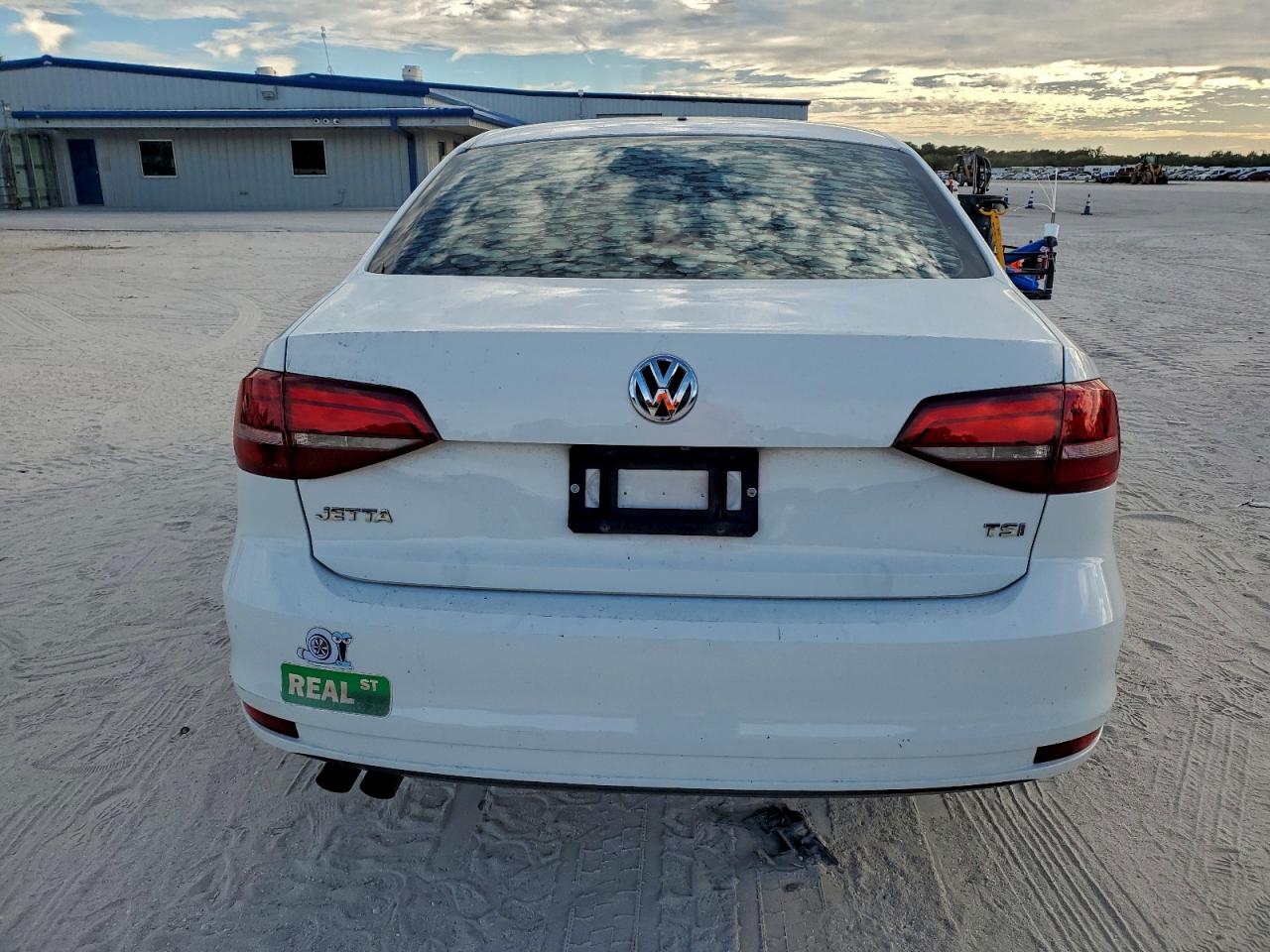 Volkswagen Jetta S Image 10