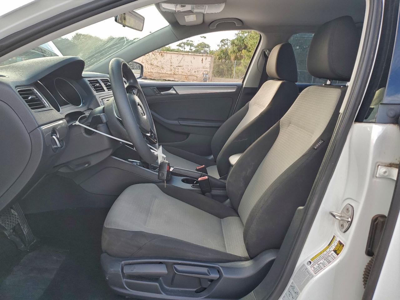 Volkswagen Jetta S Image 12