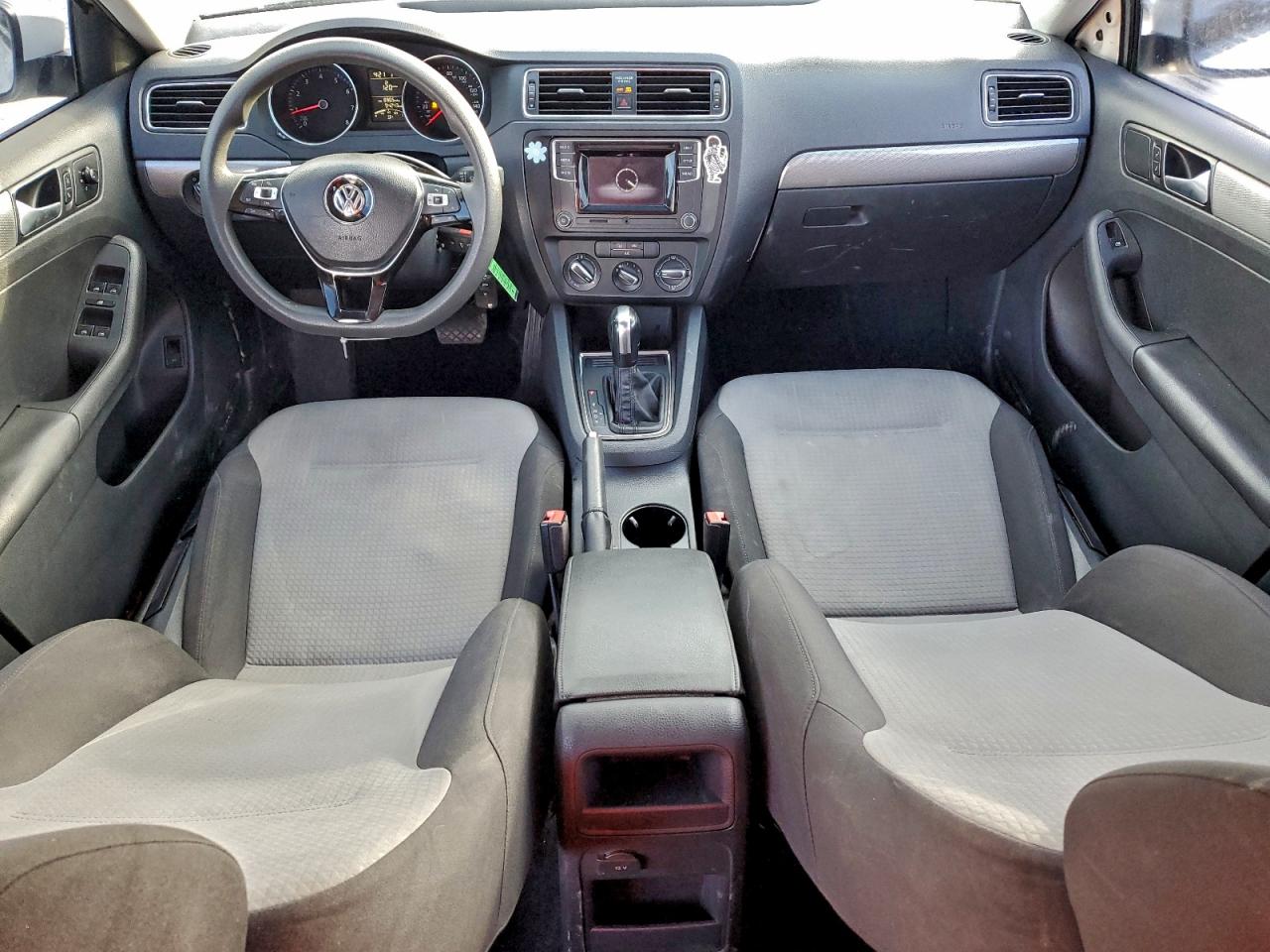 Volkswagen Jetta S Image 11