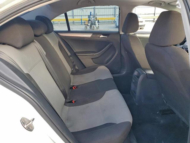 Volkswagen Jetta S Image 8