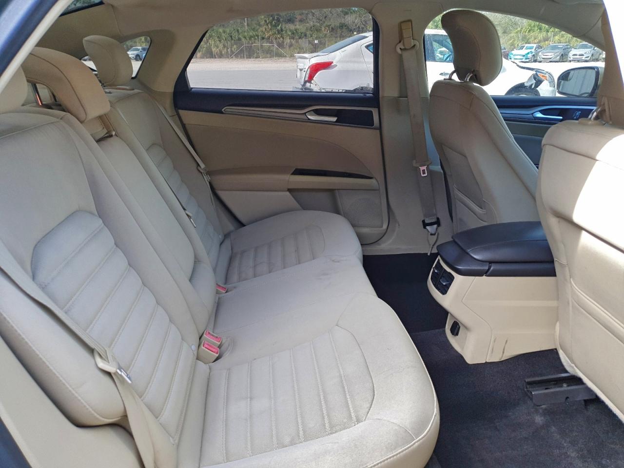 Ford Fusion Se Image 10