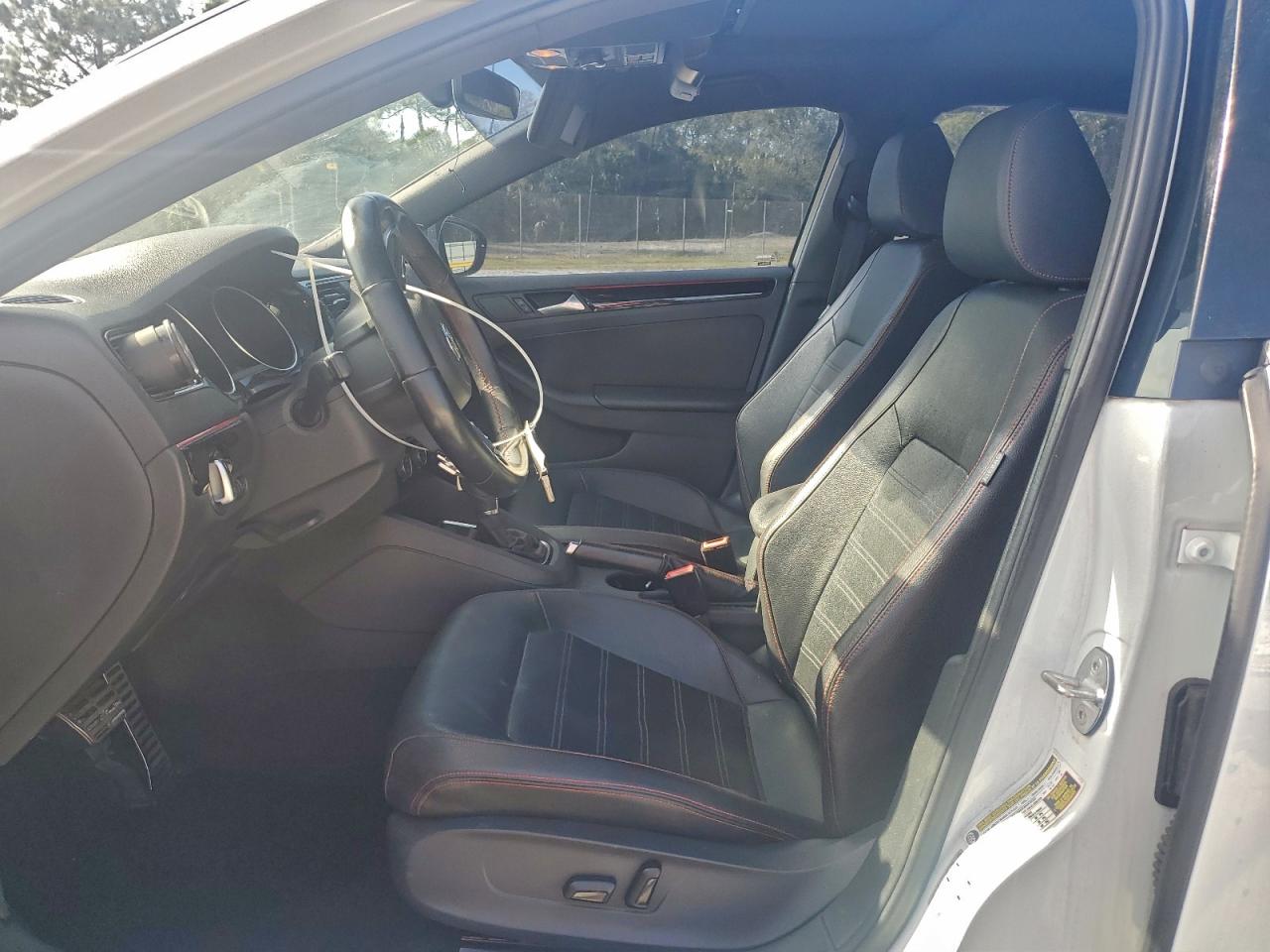 Volkswagen Jetta Gli Image 9