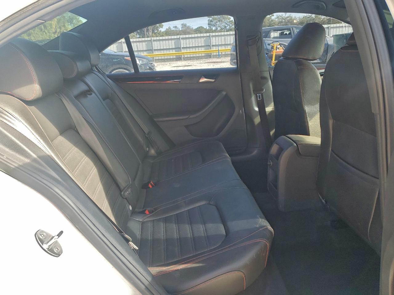 Volkswagen Jetta Gli Image 10