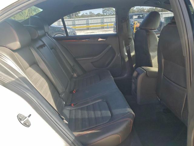 Volkswagen Jetta Gli Image 10