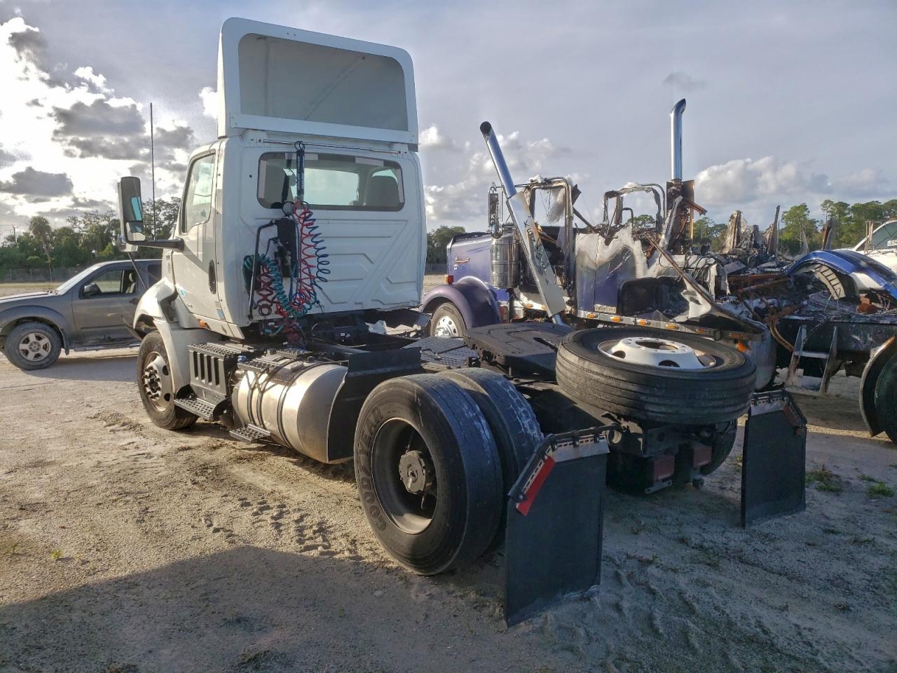 International Rh613 Image 10