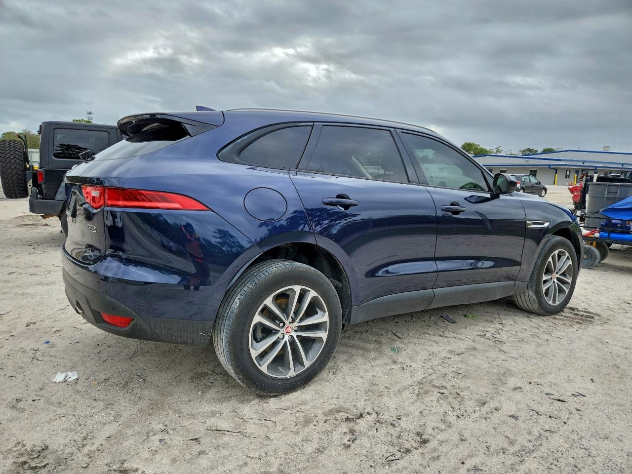 Jaguar F-PACE Premium Image 2