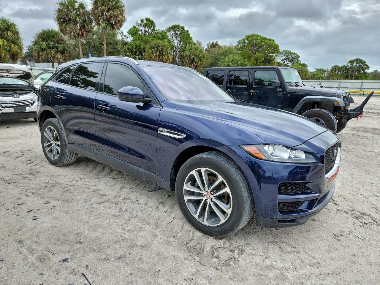 Jaguar F-PACE Premium Image 4