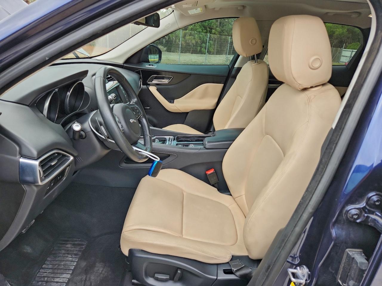 Jaguar F-PACE Premium Image 8