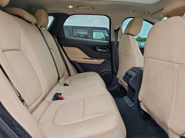 Jaguar F-PACE Premium Image 11