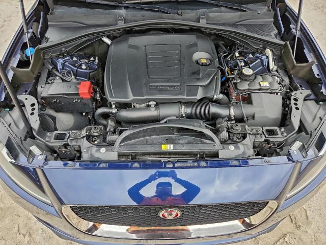 Jaguar F-PACE Premium Image 9