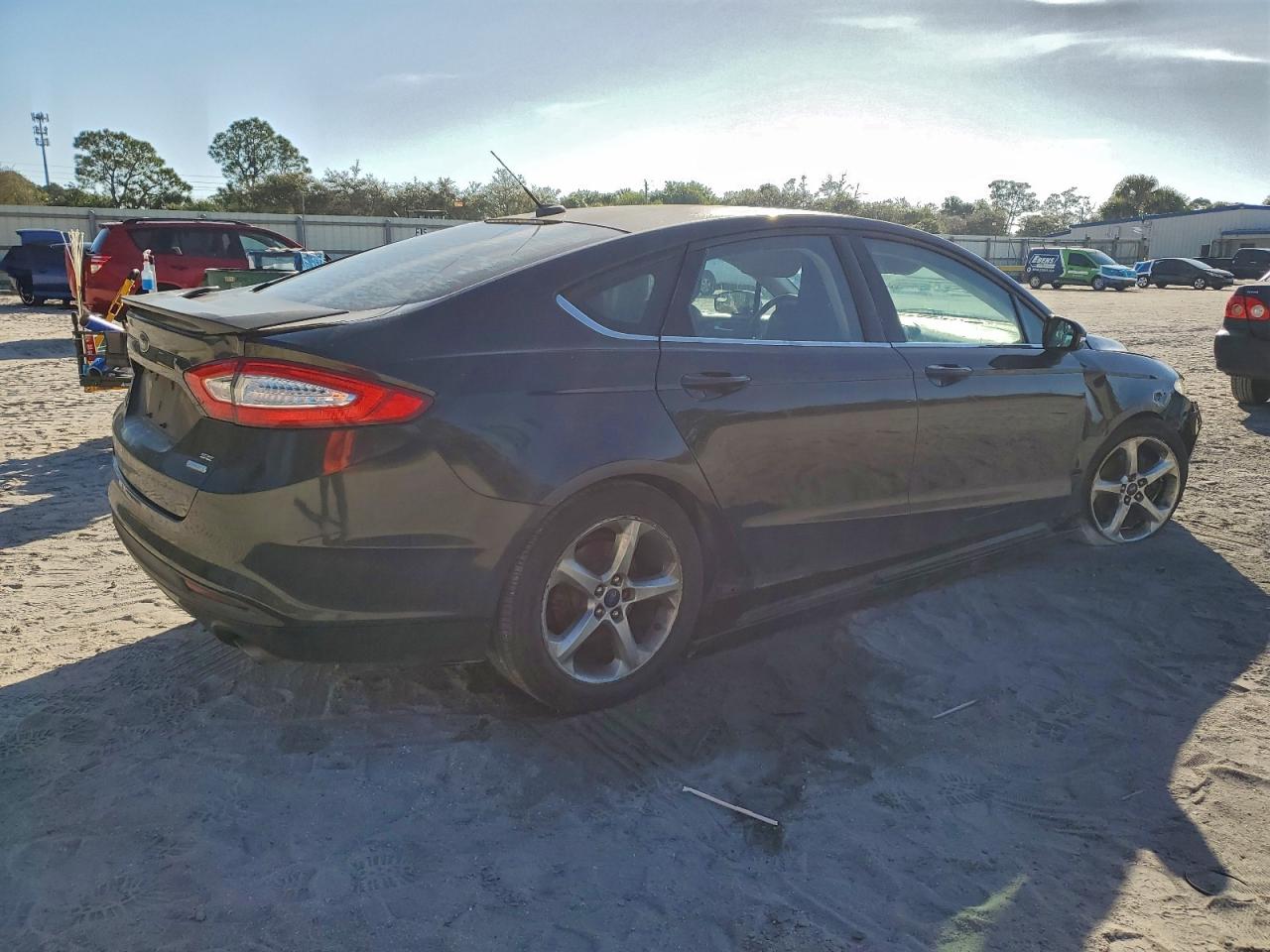 Ford Fusion Se Image 6