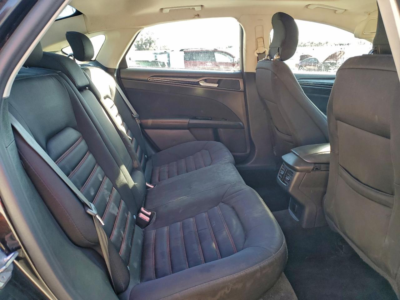 Ford Fusion Se Image 7