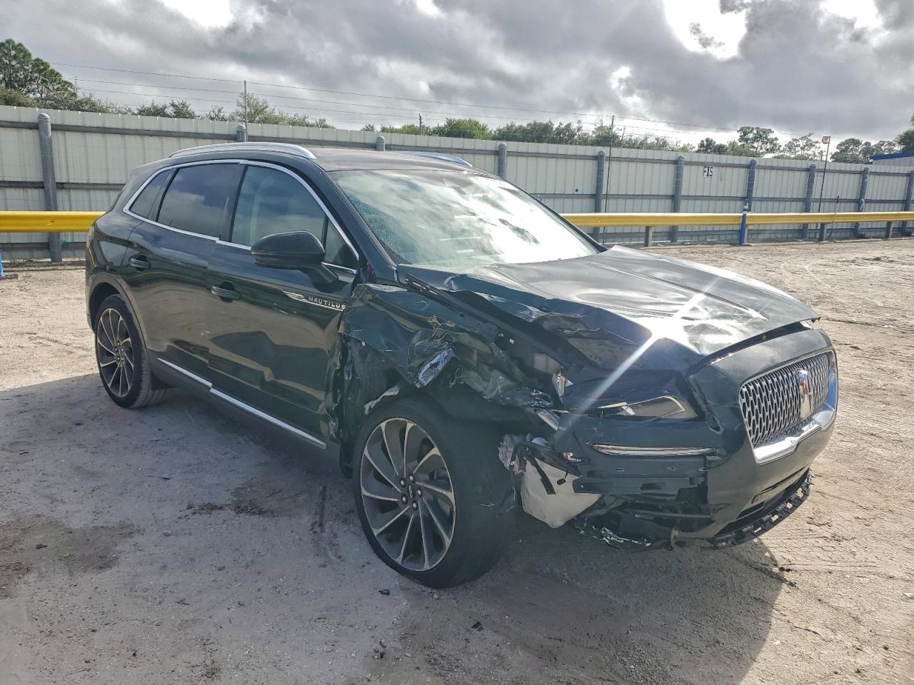 Lincoln Nautilus Reserve Image 6