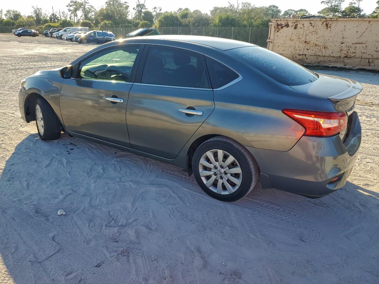 Nissan Sentra S Image 4