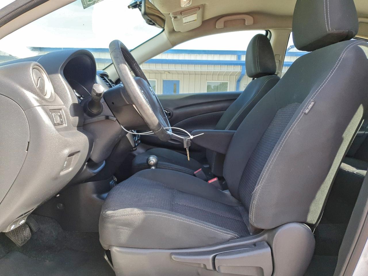 Nissan Versa S Image 4