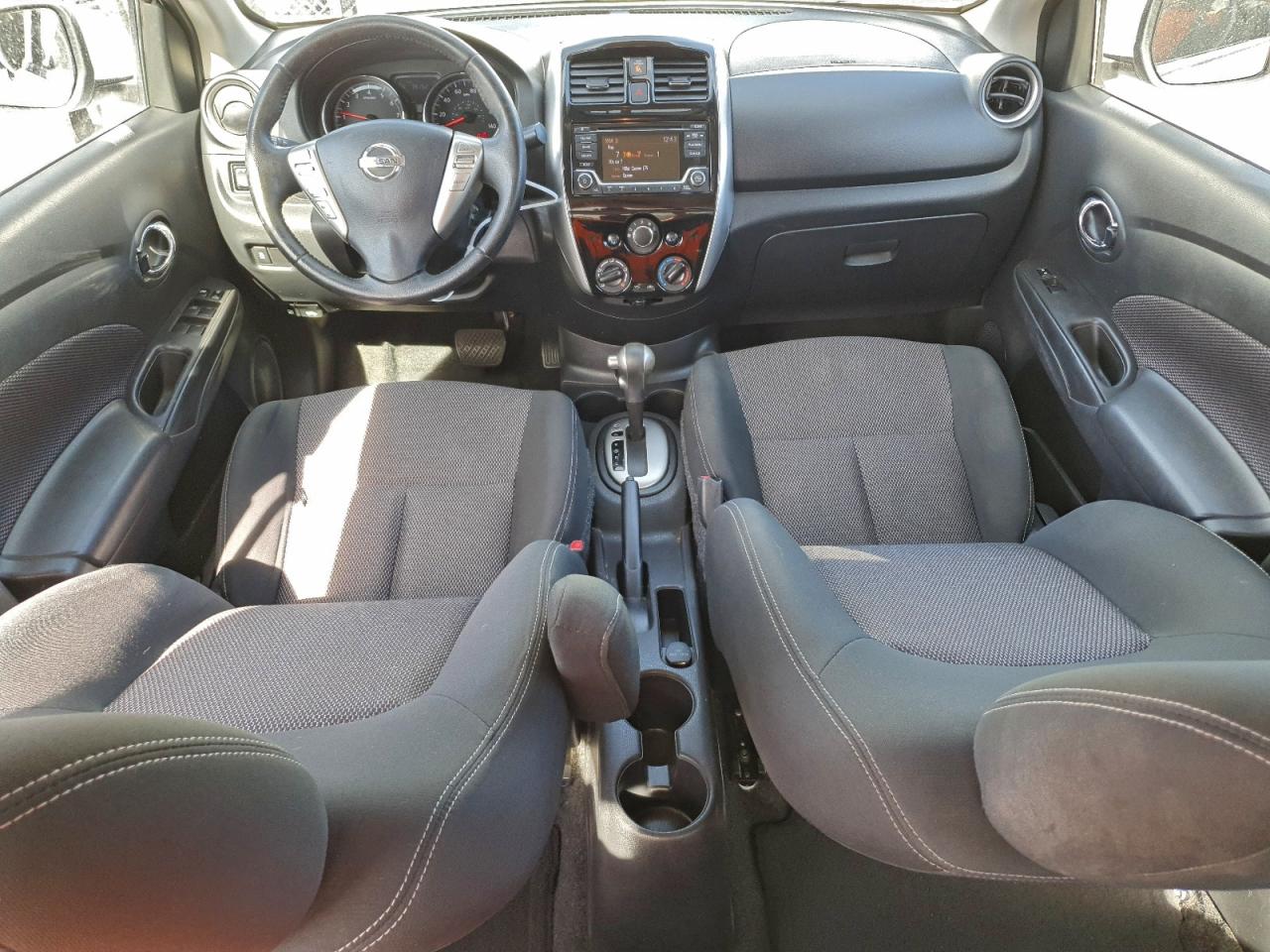 Nissan Versa S Image 7