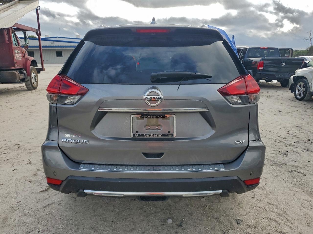 Nissan Rogue S Image 4