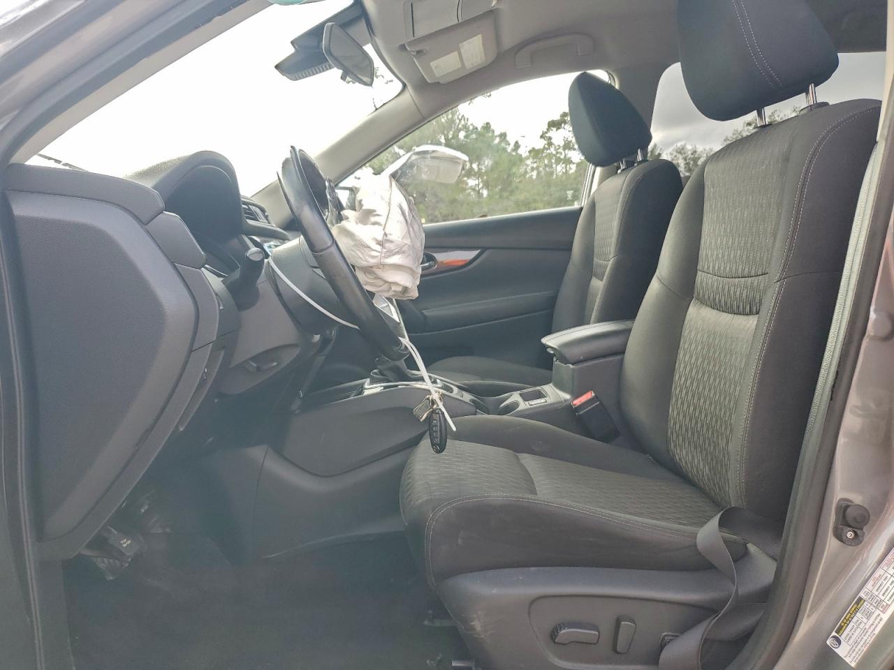 Nissan Rogue S Image 7