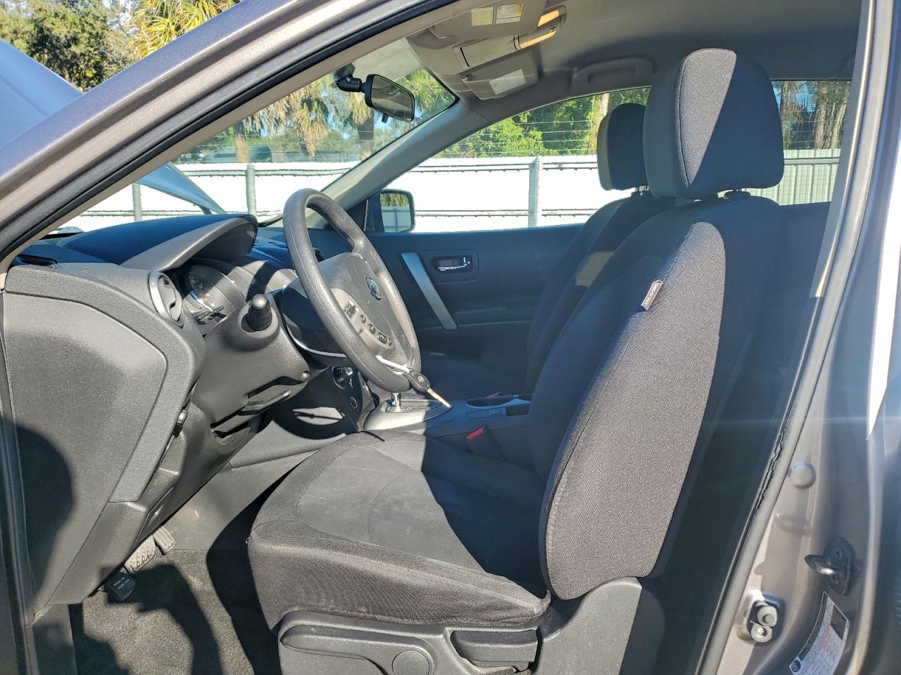 Nissan Rogue S Image 4