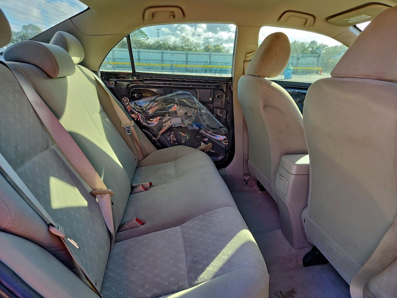 Toyota Corolla Base Image 13