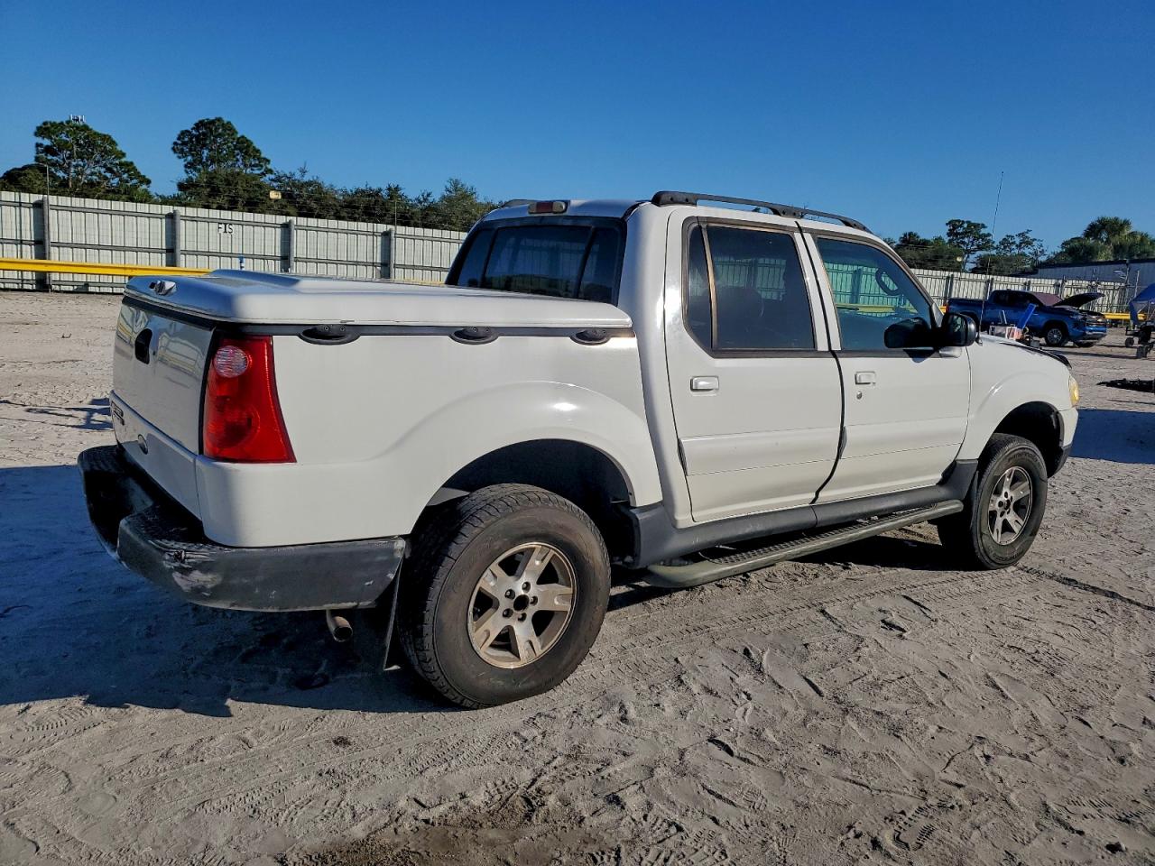 Ford Explorer Image 5